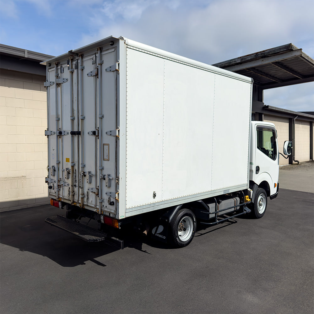 2014 Nissan Atlas - Box body