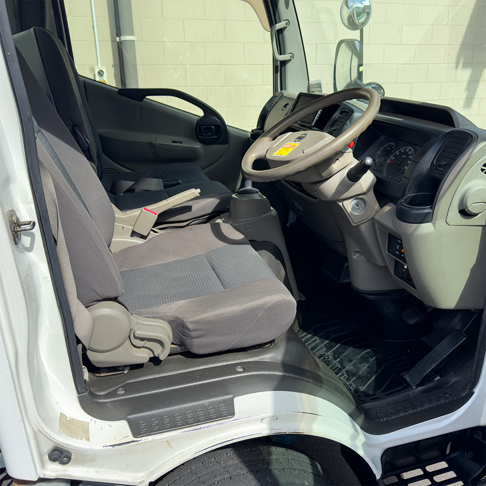 2014 Nissan Atlas - Box body